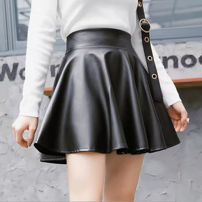 Mini jupe courte taille haute en simili cuir pour femme, style moderne et tendance.